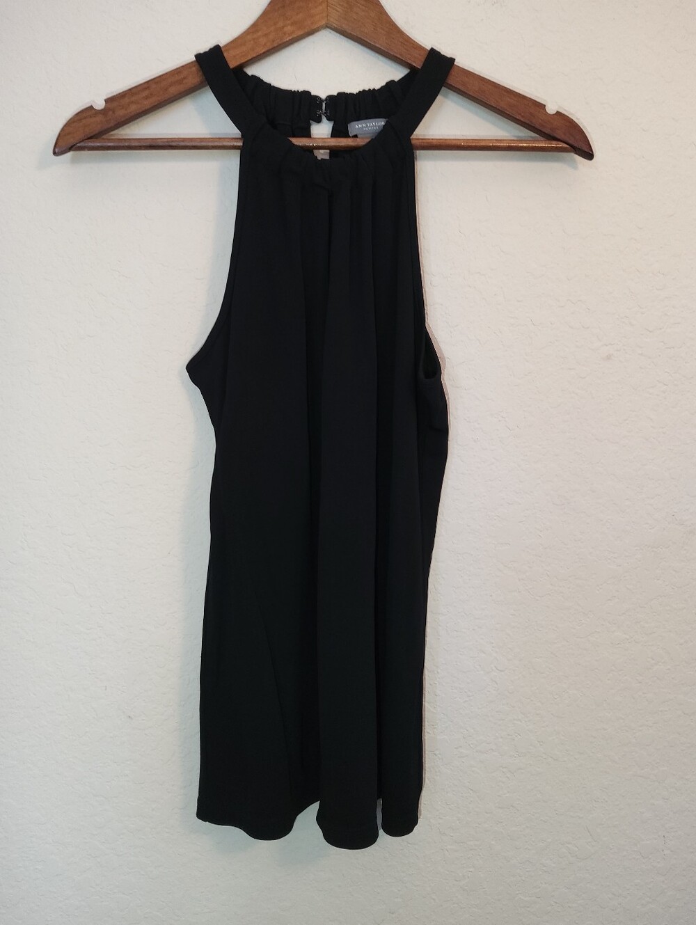 Ann Taylor Sleeveless Halter Neck Top Womens Medium Petite Black Elevated Basics